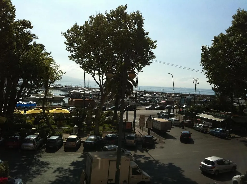 Mergellinaresort Neapol 3*,